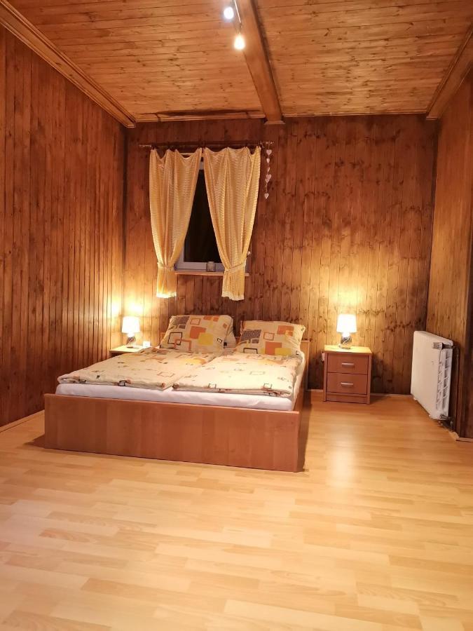 Апартаменты Prazdninovy Byt Arin Яхимов Экстерьер фото